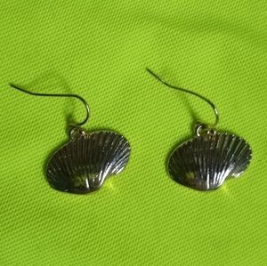 Goldtone wire Shell dangle earrings